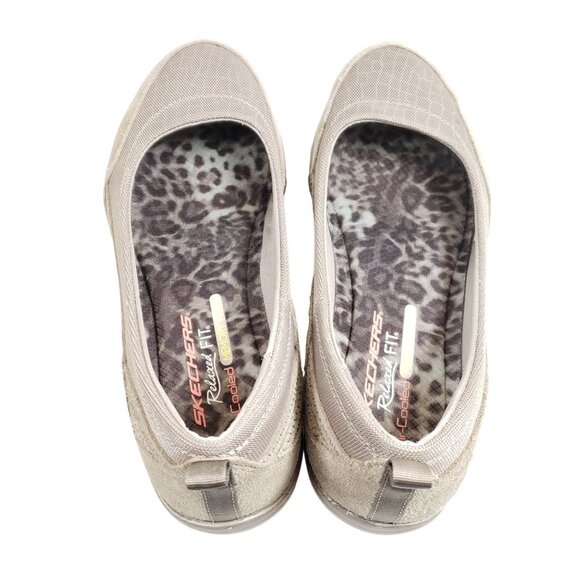 Skechers Womens Size 9 Relaxed Fit Slip-On Shoes Beige Leather Comfort Insole - Picture 7 of 9